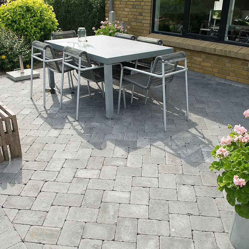 Betonplatten und -pflaster